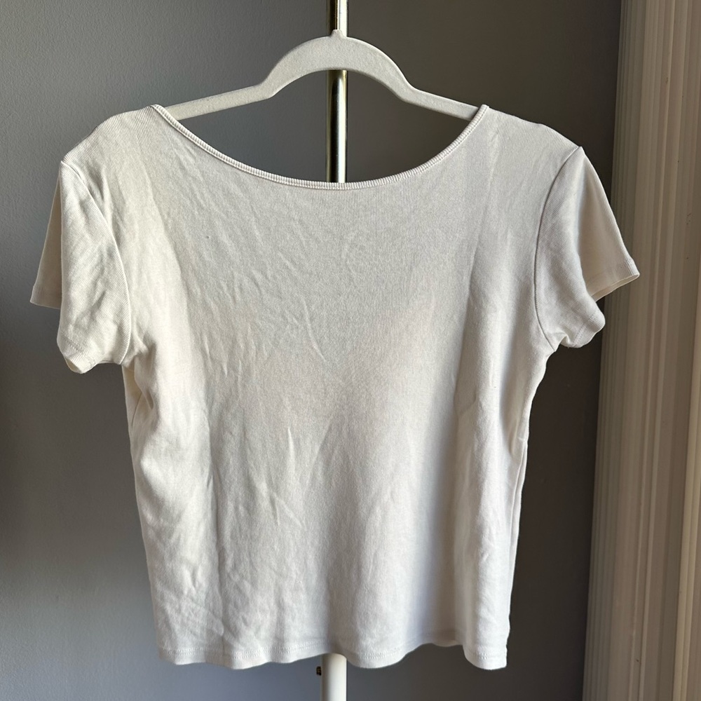 Brandy Melville J. Galt Monet / Ashlyn V Neck Crop Top in White - Picture 4 of 5